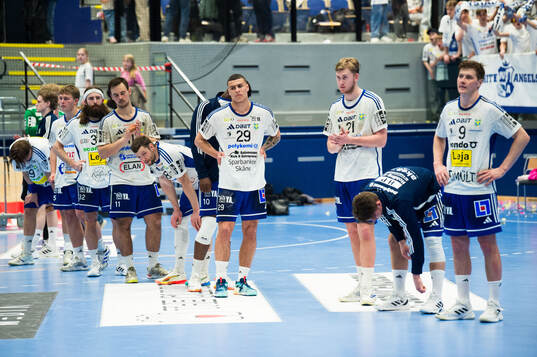 Ystad IFs spelare deppar