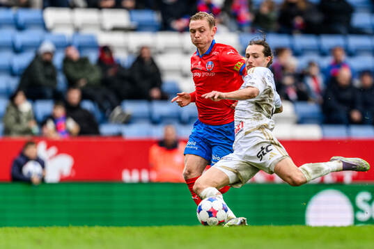 Helsingborgs Jonathan Hasselqvist och Östersunds Hugo Azzi