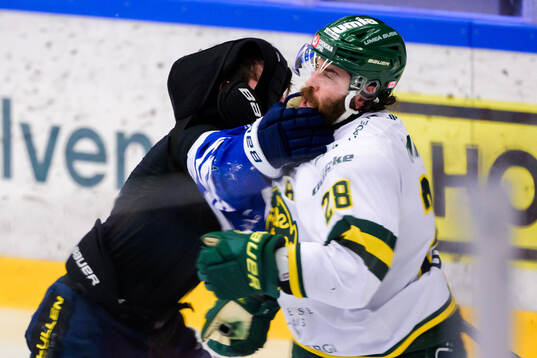 Karlskogas Leevi Viitala och Björklövens Mathew Maione