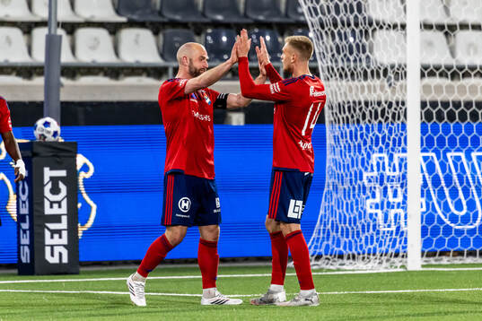 Östers Sebastian Hedlund och Dennis Olsson jublar
