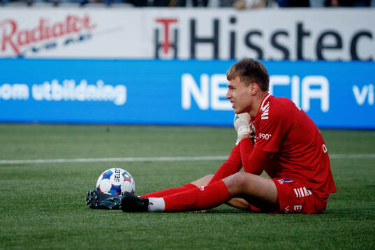 Örebros målvakt Jakub Ojrzynski deppar
