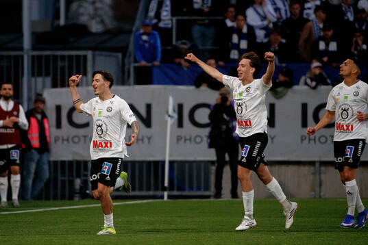 Örebros Antonio Yakoub och Edwin Ibrahimbegovic jublar