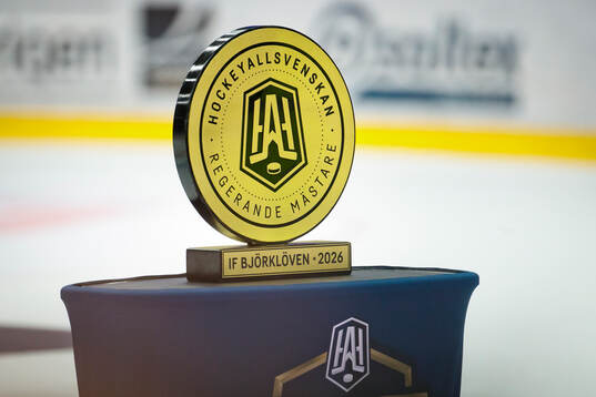 Hockeyallsvenska pokalen med Björklövens namn på