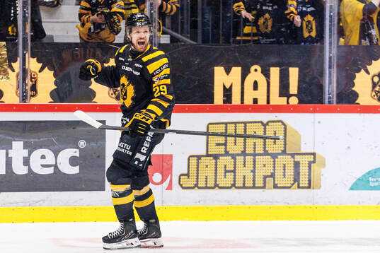 Skellefteås Mikkel Aagaard jublar