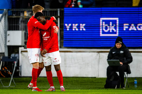 Thore Pedersen and Rabbi Matondo of Brann looks dejected
