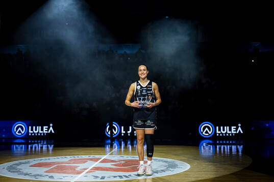 Luleås Sofia Persson tar emot pris som årets MVP och