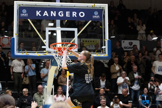 Spelare ur Luleå klipper bort nätet