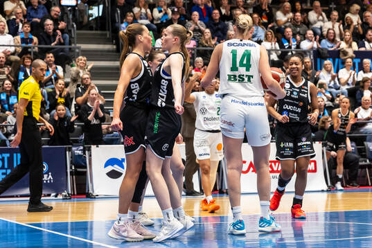 Glada Luleås Sofia Persson och Sofia Kobylak