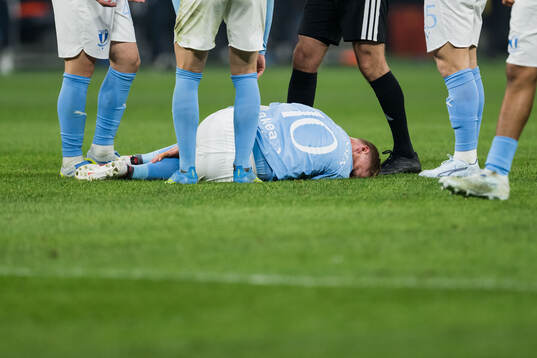 Malmö FFs Anders Christiansen har ont