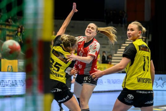 Sävehofs Emma Mihailovic , H65 Höörs Wilma Pettersson