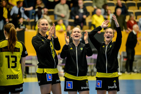Sävehofs Hilma Knutsson , Thea Berlin  och Nova Huselius