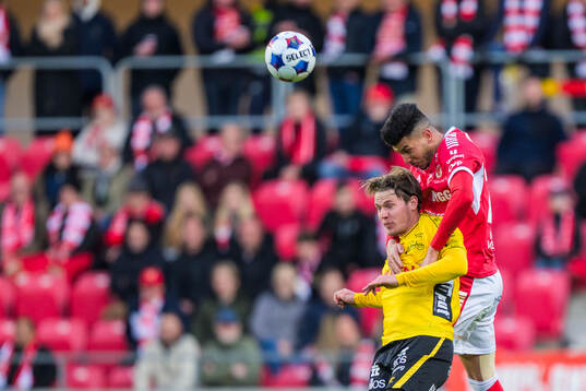 Elfsborgs Taylor Silverholt och Kalmars Achraf Dari