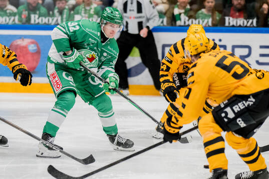 Rögles Isac Solberg och Skellefteås Zeb Forsfjäll