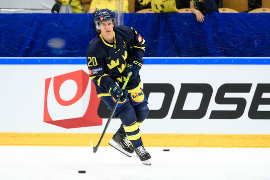 André Petersson of Sweden ahead ofof the Fortuna Hockey