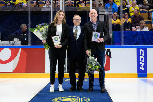 Referee Jessica Lundgren is awarded Damernas Stora Märke