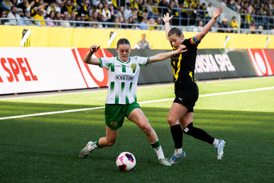 Sofia Reidy of Hammarby and Anna Anvegård of Häcken
