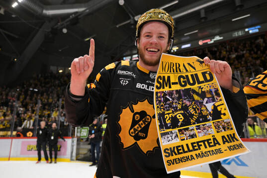 Skellefteås Rickard Hugg jublar
