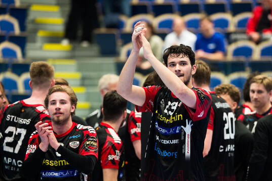 HK Malmös Felix Montebovi och Nikola Roganovic jublar
