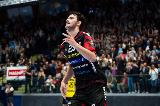 HK Malmös Nikola Roganovic jublar
