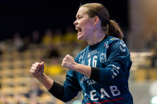 H65 Höörs målvakt Agnes Åseskog jublar