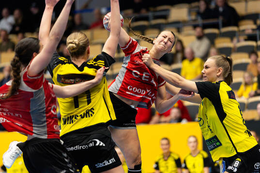 H65 Höörs Cassandra Tollbring och Sävehofs Hilma Knutsson