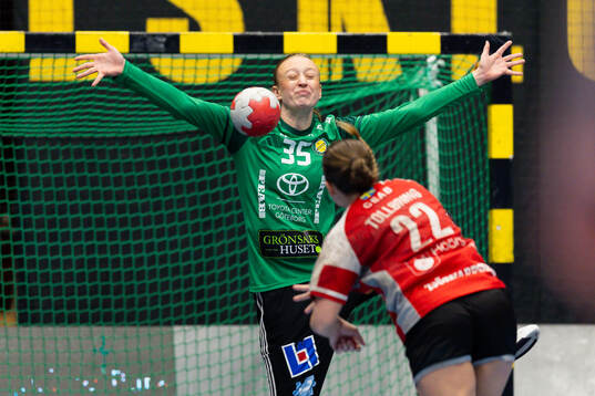 Sävehofs målvakt Wilma Saul räddar en straff slagen av
