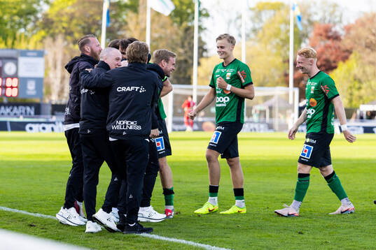Varbergs spelare jublar