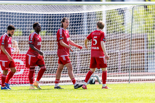 Landskronas Andreas Murbeck har gjort 1-1 och jublar