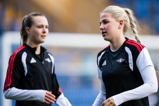 Isabella Maria Hobson of Rosenborg warms up