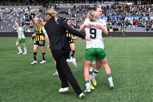 Hammarbys Mari Nyhagen och Vilde Hasund jublar