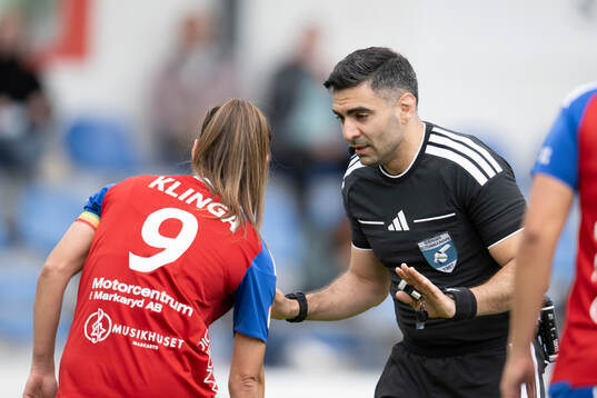 Domare George Jansizian och Vittsjös Lisa Klinga
