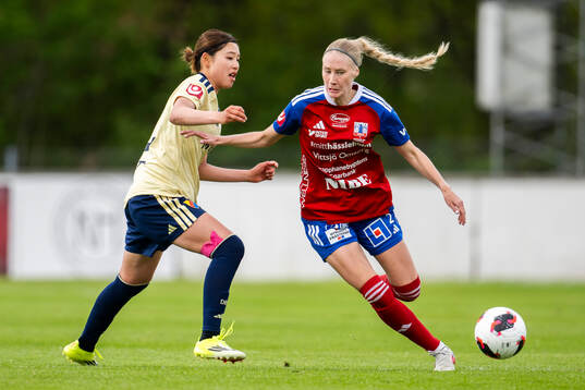 Vittsjös Sanni Ojanen och Djurgårdens Maho Hirosawa