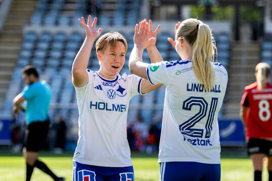 IFK Norrköpings Lova Braam jublar med Freja Lindwall