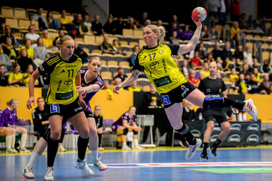 Sävehofs Stina Wiksfors  och Nina Dano