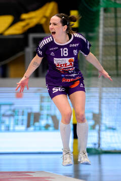 Skaras Melanie Felber jublar