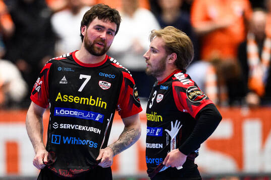HK Malmös Tim Hilding och Felix Montebovi deppar