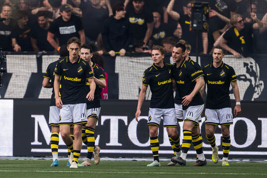 AIKs Johan Hove jublar