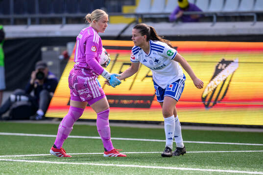 IFK Norrköpings målvakt Sofia Hjern och Josefin Harrysson