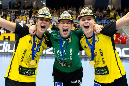Sävehofs Emma Mihailovic, målvakt Elin Lindblom och Stina