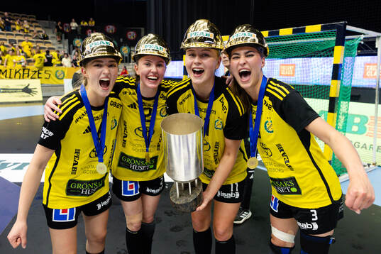Sävehofs Nova Huselius, Ida Sembe, Stina Wiksfors och