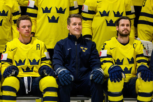 Lucas Raymond, Head coach Sam Hallam and Oliver