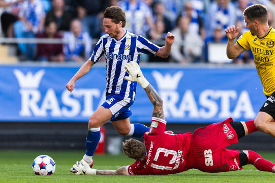 IFK Göteborgs Filip Ottosson och Mjällbys målvakt Robin