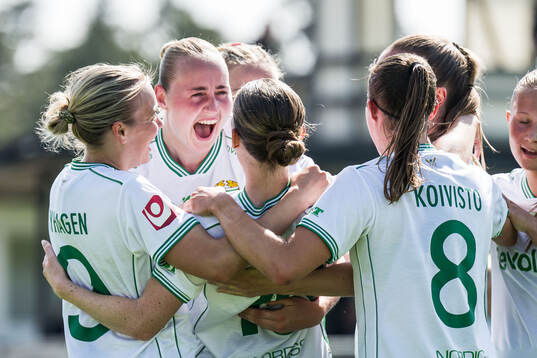 Hammarbys Emilie Bragstad och Sofia Reidy jublar