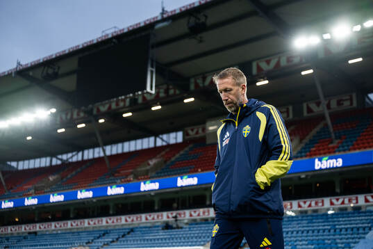 Head coach Graham Potter of Sweden looks dejected