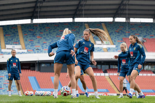 Bella Andersson and Rosa Kafaji  of the Swedish women's