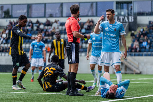 Gefles William Loqvist och Deniz Yaldir liggandes