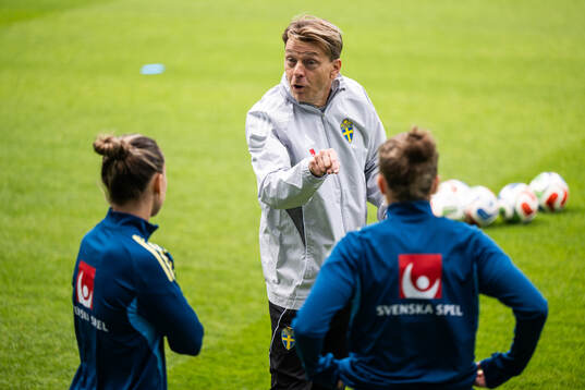 Julia Zigiotti Olme, head coach Tony Gustavsson and Filippa