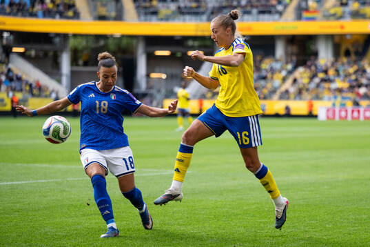 Arianna Caruso of Italy and Filippa Angeldahl of Sweden