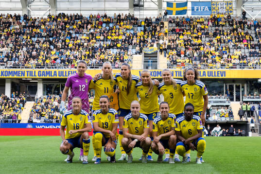 goalkeeper Jennifer Falk, Stina Blackstenius, Bella