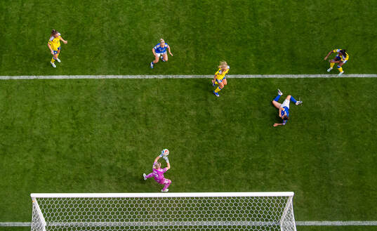 Federica D'Auria of Italy scores 0-1 past Bella Andersson,